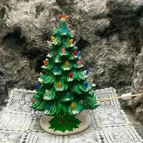 Other - ***Host Pick*** Vintage  Ceramic Christmas Tree with Bulbs Lamp